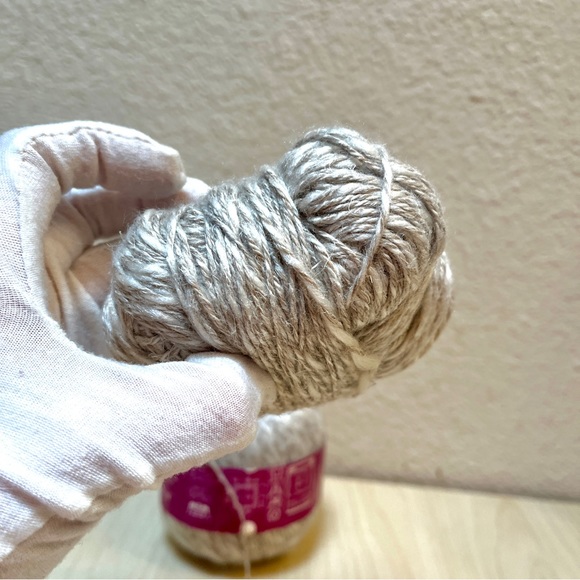 Phildar Linbel Slub Yarn white/warm grey. 1 & 2/3rds skeins. - Picture 8 of 11